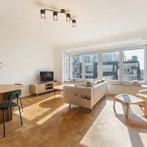 Zonnig, Ruim Op A+ Locatie! , Ostende Belgique