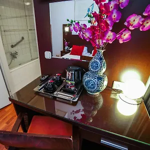 Falcon Plaza Centre Otel